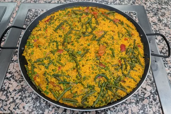 Safranrisotto mit Karotten, Brechbohnen und Erbsen