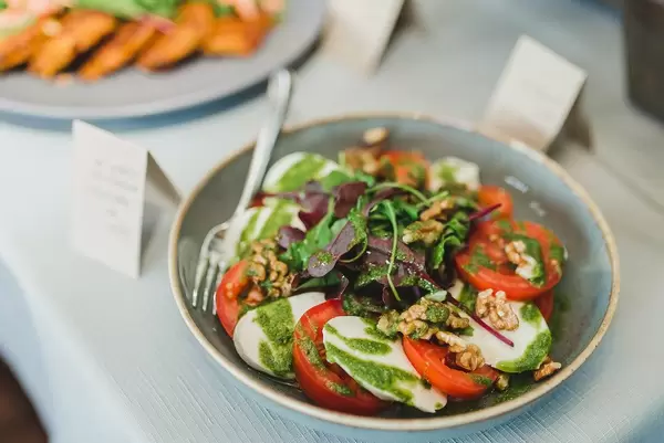 Salad With Mocarella And Tomatoes (Flip 2019)