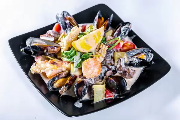 Salad with shrimp, octopus, mussels and vegetables