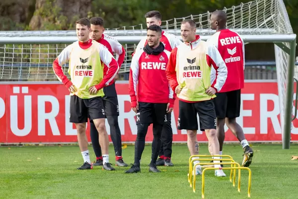 Salih Özcan, Leonardo Bittencourt, Matthias Lehmann und Nikolas Nartey beim Training