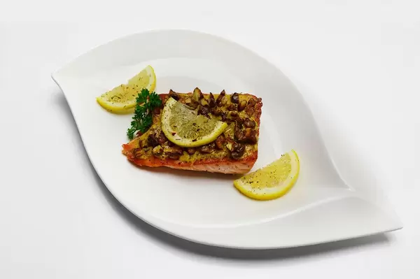 Salmon baked with walnuts  Flip 2019