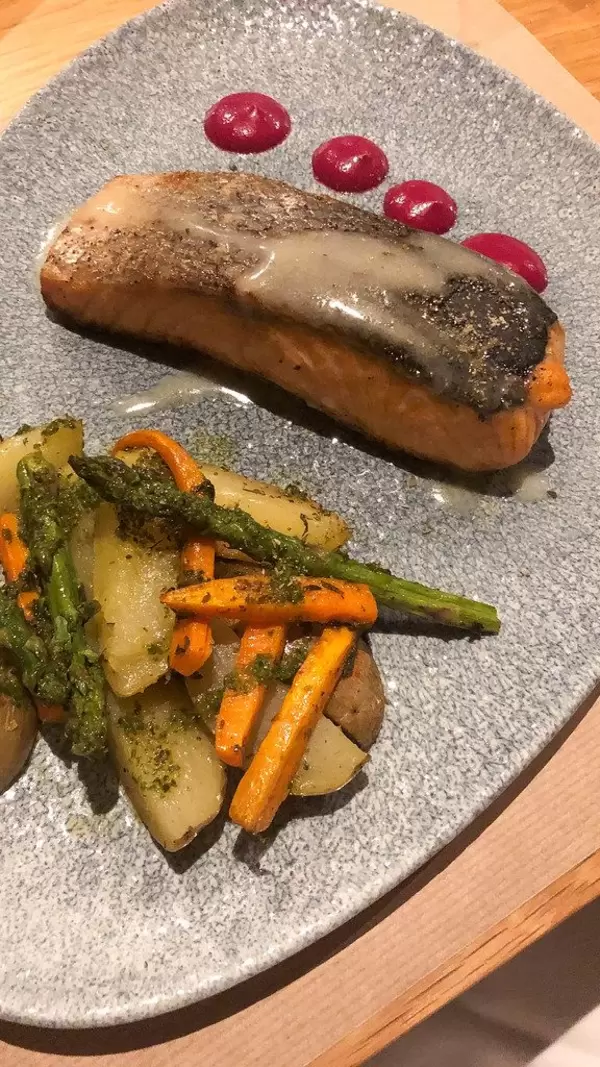 Salmon fillet with beetroot cream, baby potatoes and different vegetables