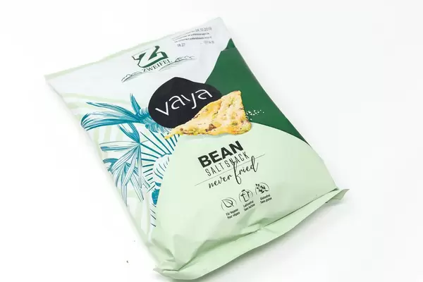 Salziger Snack vaya als vegane Nascherei, auf Basis von Kichererbsen, von Zweifel, ist laktosefrei und glutenfrei
