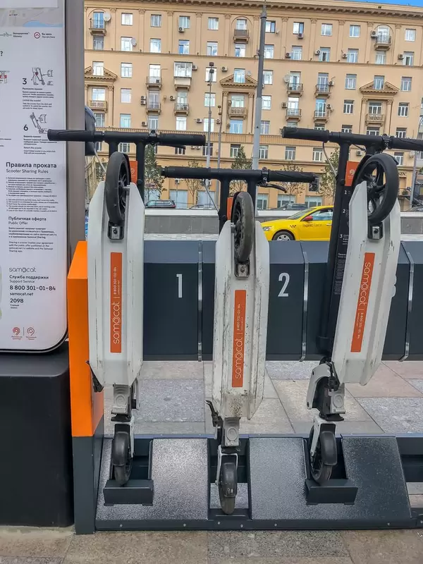 Samocat scooter sharing in Moscow