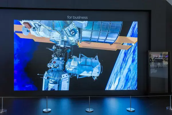 Samsung-Display of the year: Ultra-großer Bildschirm "The Wall for business", fast rahmenlos und mit modularem MicroLED Display‎