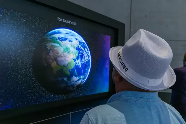 Samsung QLED Business Monitor "The Wall", mit ultraweitem Bildschirm