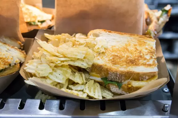 Sandwich mit geräucherter Truthahnbrust