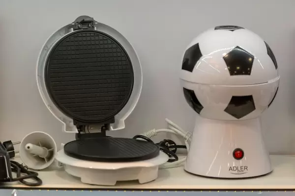 Sandwich-Toaster in Form eines Fußballs