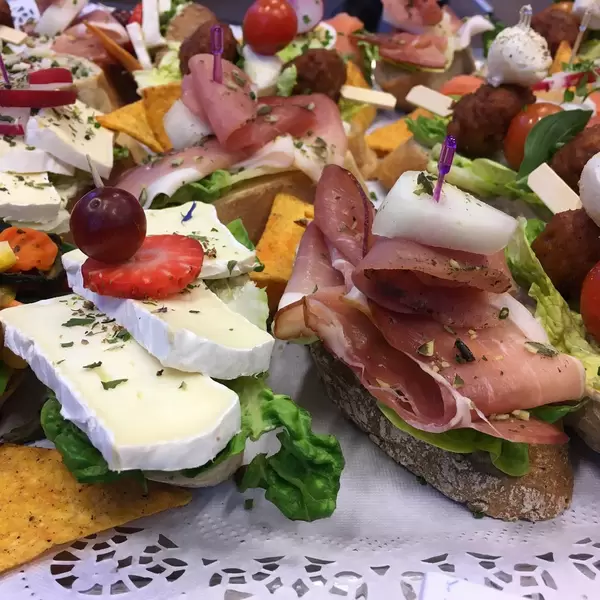 Sandwiches with Camembert and Ham