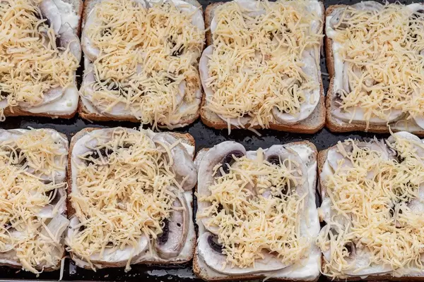 Sandwiches with slices of mushrooms, sauce and cheese (Flip 2019)