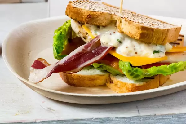 Sandwitch mit Bacon und Cheddar Cheese