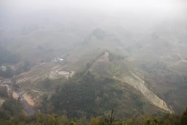 Sapa Rice fiel in the fog .CR2 (Flip 2019)