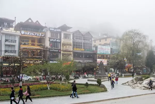 Sapa Village on a foggy day.CR2 (Flip 2019)