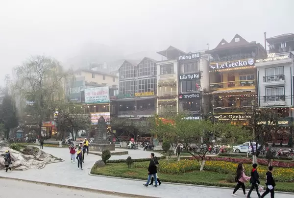 Sapa Village on a foggy day.CR2