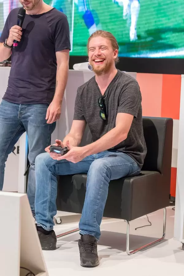 Sarazar hat Spaß daran Madden NFL 19 zu spielen