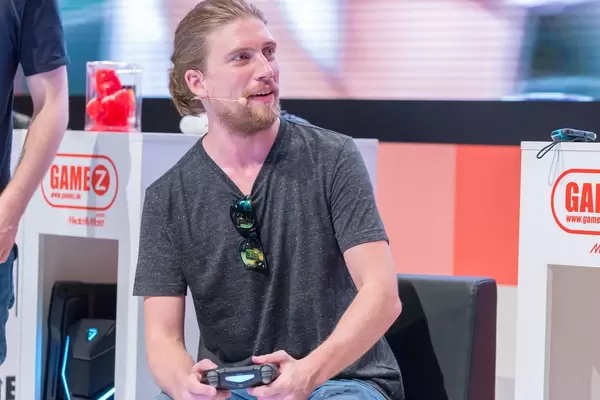 Sarazar muss Madden NFL 19 von EA Sports spielen