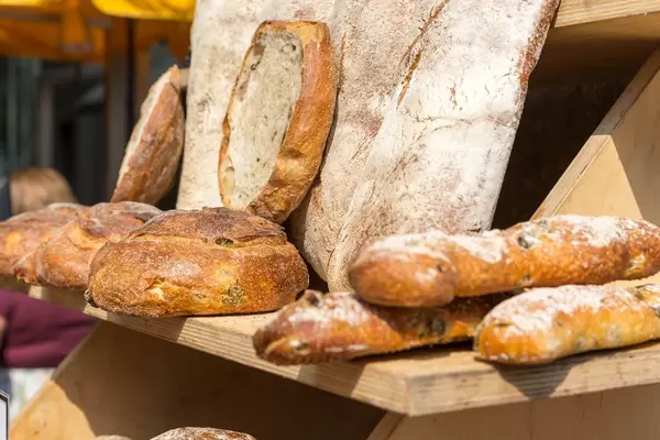 Sardisches Olivenbrot