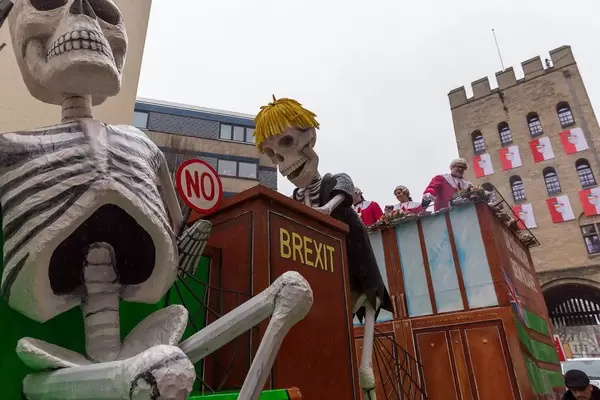 Satiric German carnivals wagon in Cologne: Boris Johnson skeleton, house of commons and Brexit