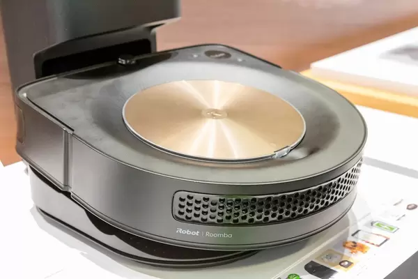 Saugroboter über App steuerbar: s9+ Roomba iRobot Vacuum mit Ladestation