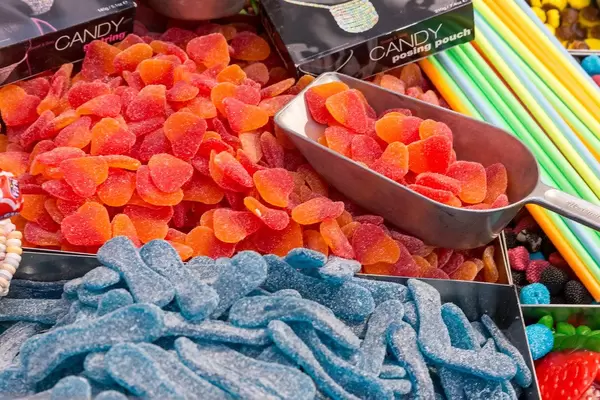 Saures Fruchtgummi mit Schöpfschale