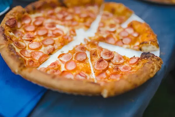 Sausage Pizza Served In Sliced Pieces (Flip 2019)