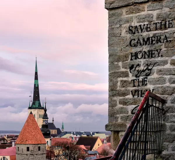 Save the camera. Enjoy the view. / Speichern Sie die Kamera. Genieße die Aussicht.