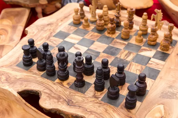 Schachspiel aus Holz