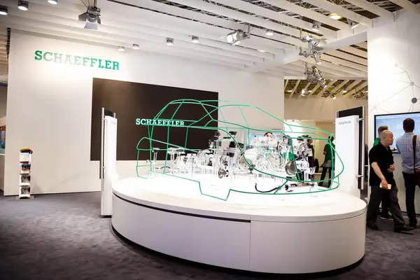 Schaeffler Stand für innovative elektrische Antriebe der Elektromobilität