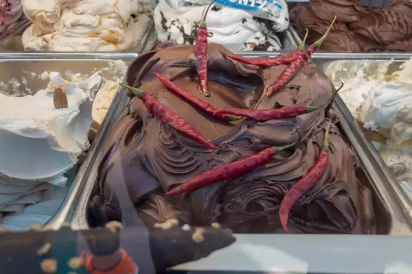 Scharfer Schoko-Chili-Eis