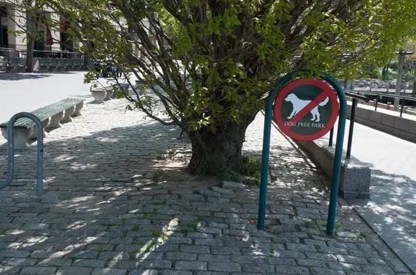 Schatten in einem Dog-Free Park in New York City, USA