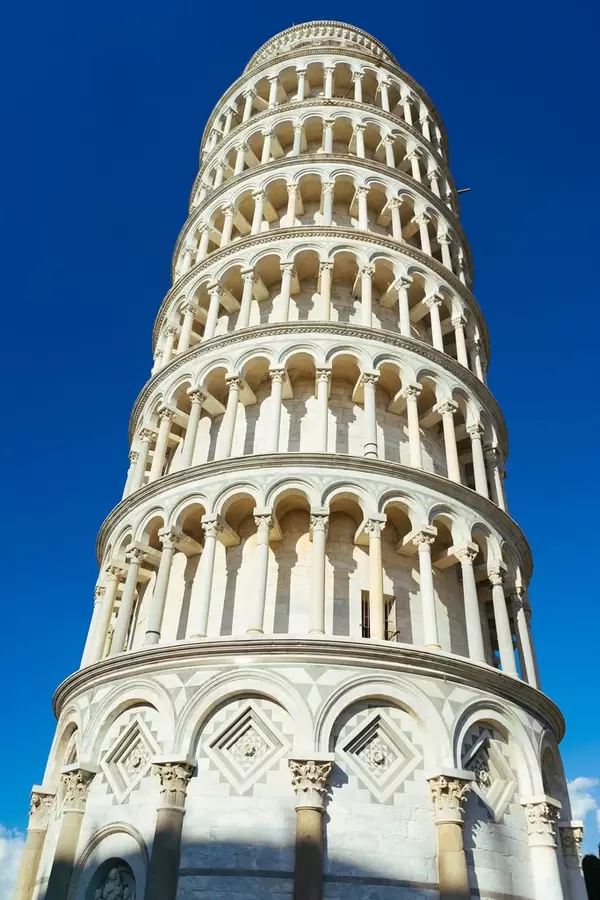 Schiefer Turm von Pisa / Leaning Tower of Pisa up close