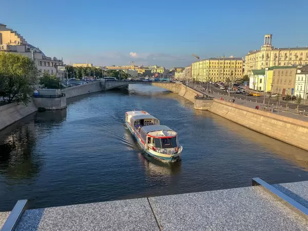 Schiff auf der Moskwa in Moskau