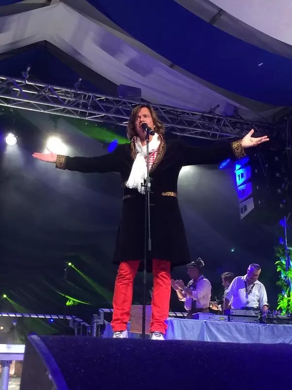Schlagerkonzert mit Jürgen Drews auf der Bühne beim Oktoberfest 2014