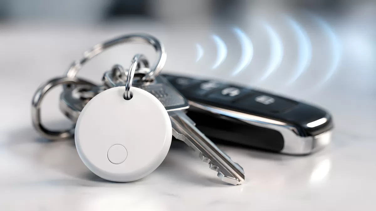 Schlüsselbund mit Bluetooth-Tracker und Autoschlüssel