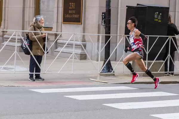 Schneller Marathonläufer: der Japaner Tsubasa Hayakawa beim Chicago Marathon 2019