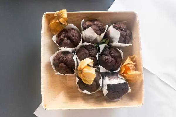 Schockomuffins dekoriert mit Schlafbeeren