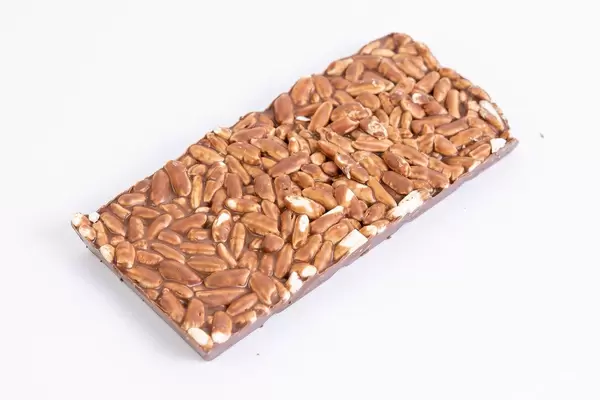 Schokoladen-Reiscracker, isoliert vor weißem Hintergrund