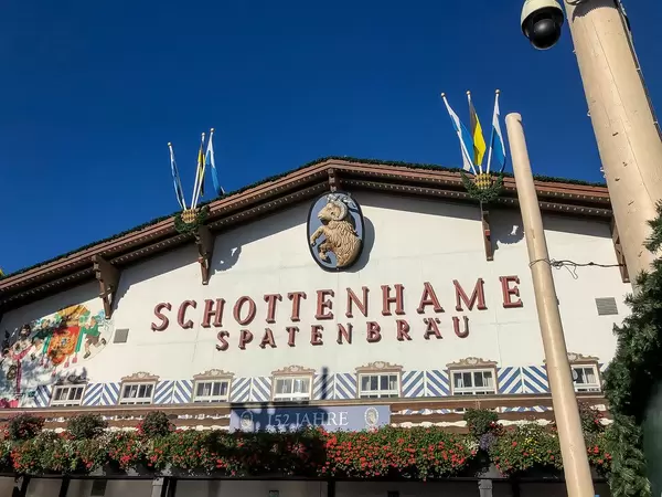 Schottenhamel Festzelt auf dem Oktoberfest Haupteingang