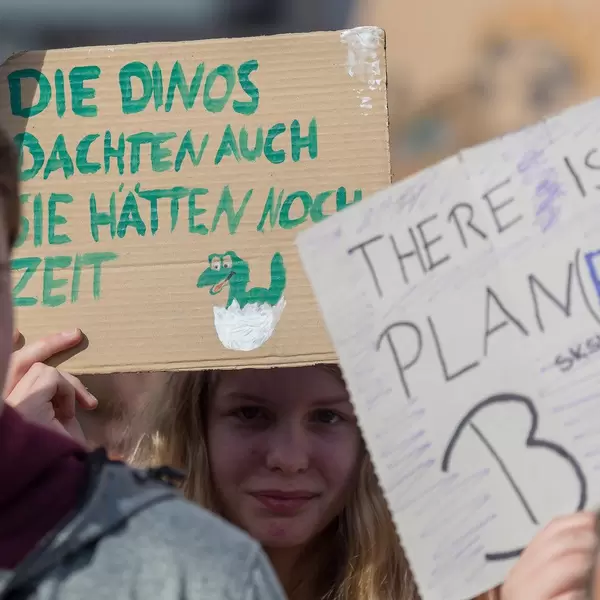 Schülerdemonstration und globale Klimabewegung protestiert in Köln: "Die Dinos dachten auch Sie hätten noch Zeit"
