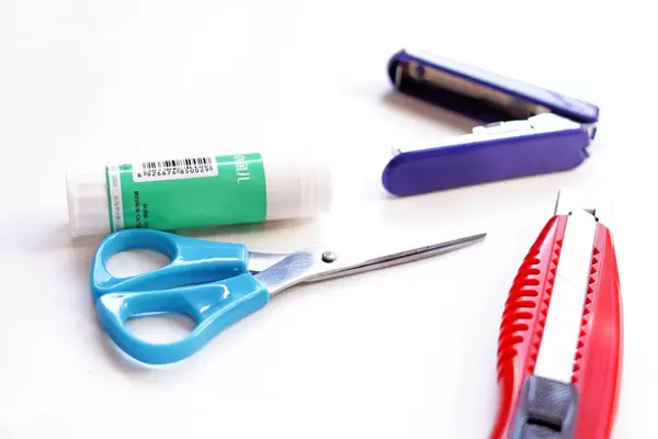 Schulzubehör (engl. School Supplies)