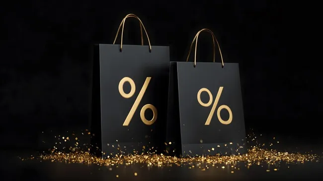 Schwarze Einkaufstaschen mit Prozentzeichen-Motiv auf dunklem Hintergrund