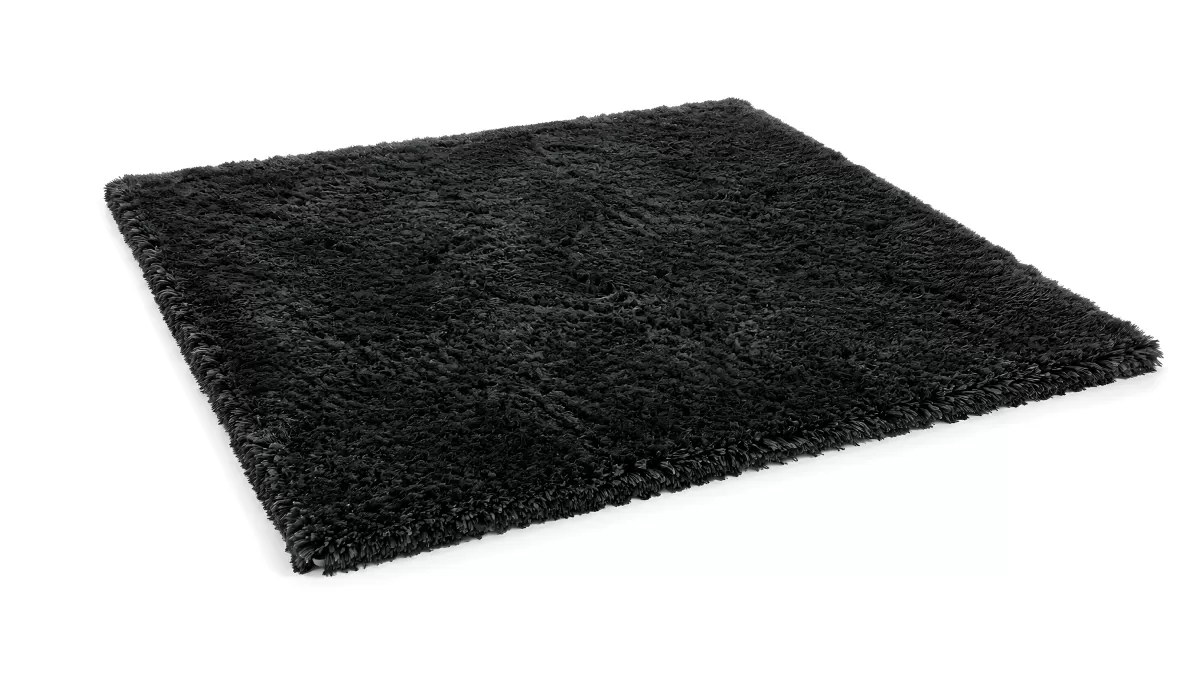 Schwarzer Hochflor-Teppich in quadratischer Form