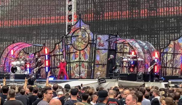 Schwedische Heavy-Metal-Band Ghost als Vorband und Special Guest beim Metallica-Konzert im RheinEnergie Stadion in Köln