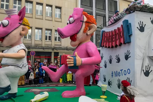 Schweinepolka auf dem #MeToo Wagen - Kölner Karneval 2018