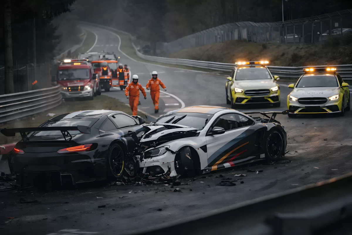 Schwerer Nürburgring-Unfall mit zwei Sportwagen