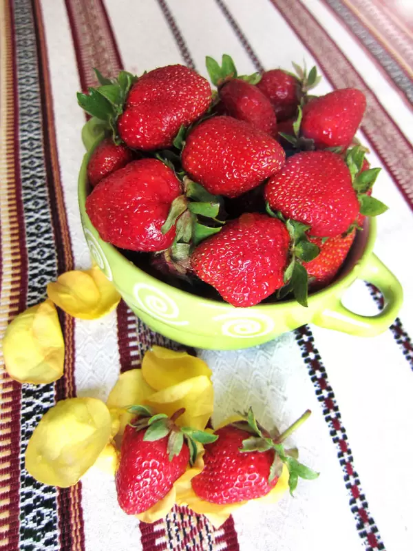 Seasonal strawberries