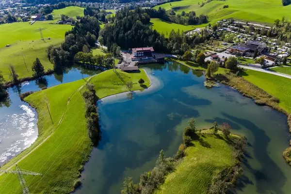 Seen Camping Stadlerhof: Campingplatz am Krummsee bei Kramsach. Luftbild