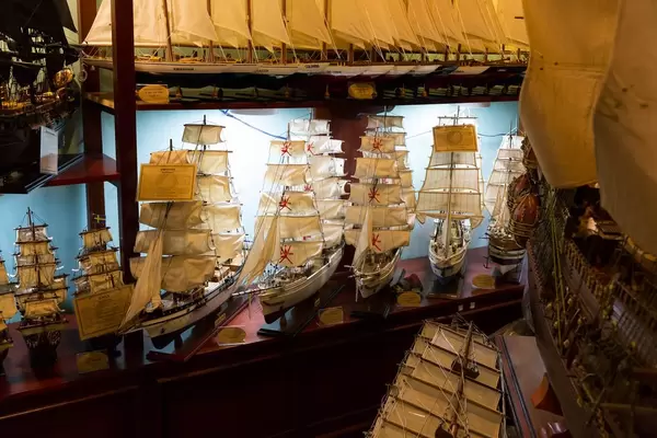 Segelschiff-Modelle in einem Geschäft