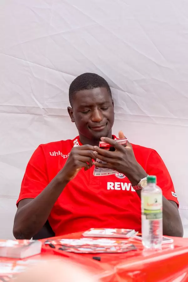 Sehrou Guirassy signiert Autogrammkarten