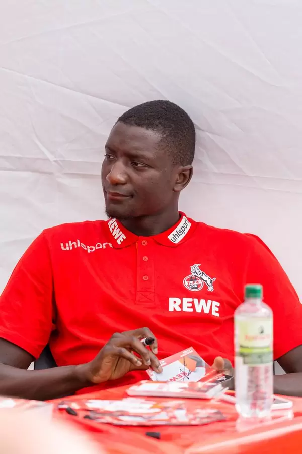 Sehrou Guirassy während der Autogrammstunde